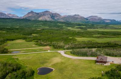 Prairies & Peaks Boutique Lodge, Twin Butte