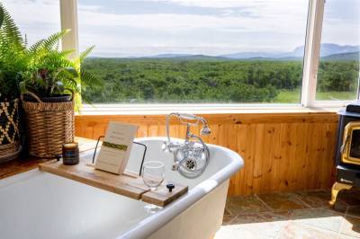 Prairies & Peaks Boutique Lodge, Twin Butte