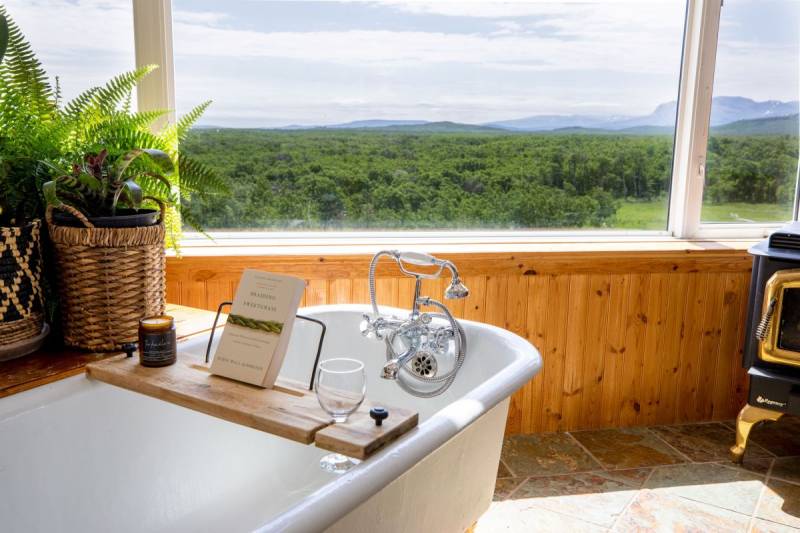 Prairies & Peaks Boutique Lodge, Twin Butte