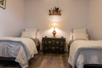 Prairies & Peaks Boutique Lodge, Twin Butte