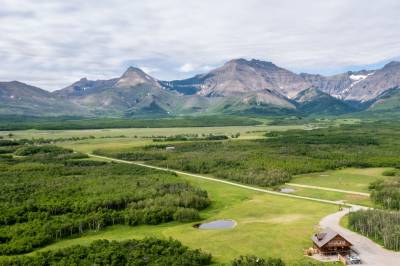 Prairies & Peaks Boutique Lodge, Twin Butte
