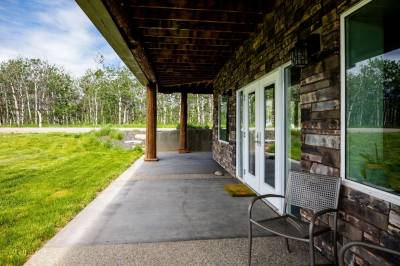 Prairies & Peaks Boutique Lodge, Twin Butte