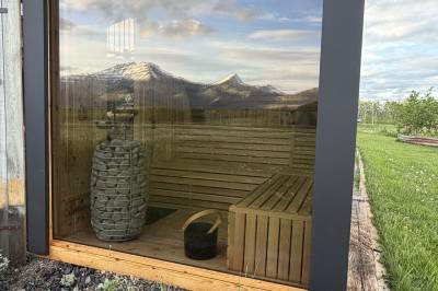 Prairies & Peaks Boutique Lodge, Twin Butte