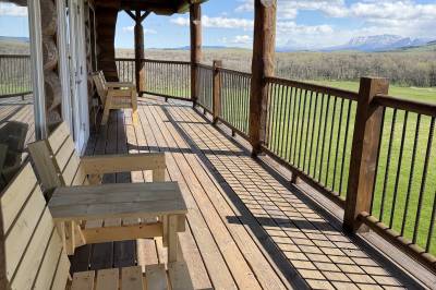 Prairies & Peaks Boutique Lodge, Twin Butte