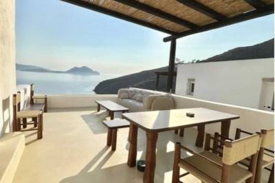 Petradi Studios and Villa in Amorgos, Naxos