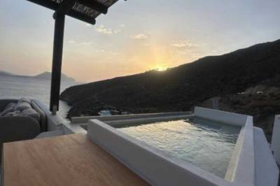 Petradi Studios and Villa in Amorgos, Naxos