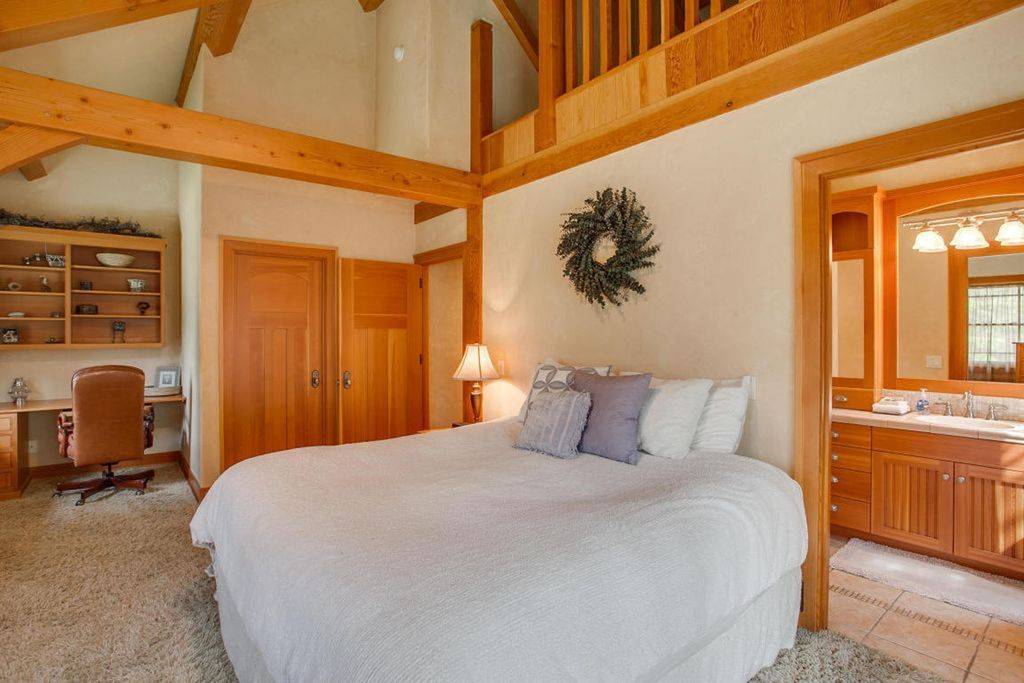 Ensuite bedroom, Snowgrass Lodge - A River & Mountain Retreat, Leavenworth