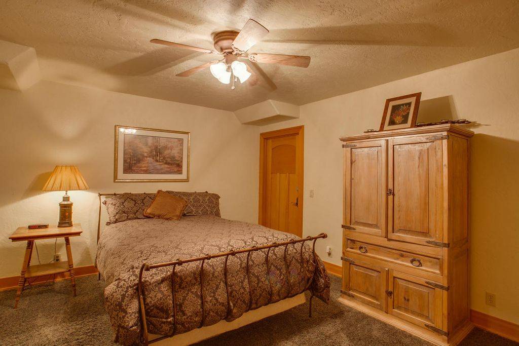 Bedroom without bathroom (shared facilities), Snowgrass Lodge - A River & Mountain Retreat, Leavenworth