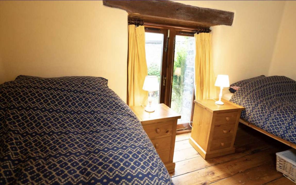 Bedroom without bathroom (shared facilities), Eden Rise Retreat Venue, Harberton
