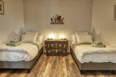 Prairies & Peaks Boutique Lodge, Twin Butte