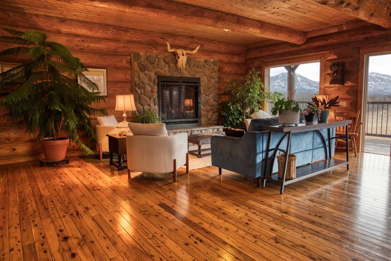 Prairies & Peaks Boutique Lodge, Twin Butte